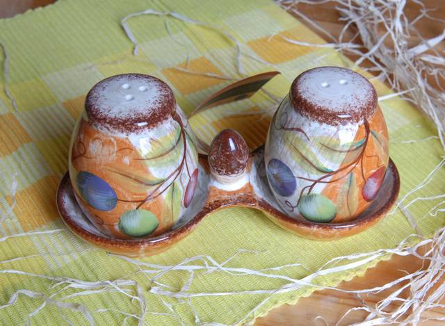 Ceramic Salt and Pepper with Tray
