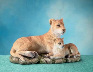 Polyresin Lioness Figurine with Cub